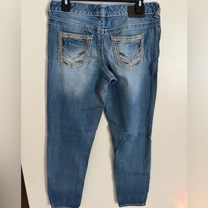 Maurice’s light colored capris